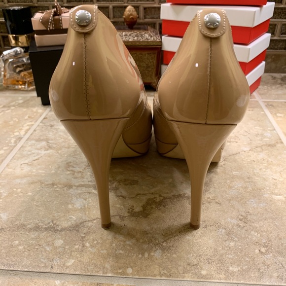 Michael Kors size 7.5M beige peep toe heel - Picture 2 of 4
